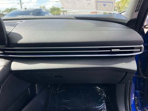 Used 2023 Hyundai Elantra Limited FWD image 55