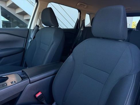 Used 2025 Nissan Rogue S image 12