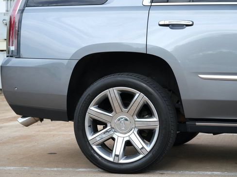 Used 2019 Cadillac Escalade Premium Luxury AWD/4WD image 28