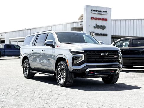 Certified 2025 Chevrolet Suburban Z71 image 3