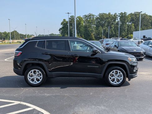 Used 2024 Jeep Compass Latitude AWD/4WD image 2