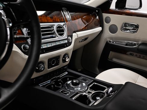 Used 2012 Rolls-Royce Ghost RWD image 14