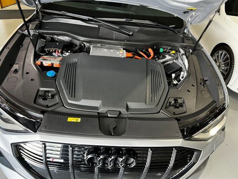 Used 2022 Audi e-tron Premium w/ Convenience Plus Package AWD/4WD image 46