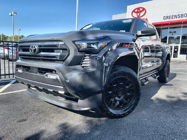 Used 2025 Toyota Tacoma SR5 AWD/4WD image 4