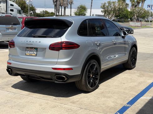 Used 2016 Porsche Cayenne AWD/4WD image 11