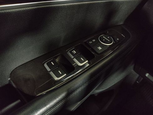 Used 2018 Kia Sorento FWD V6 image 27