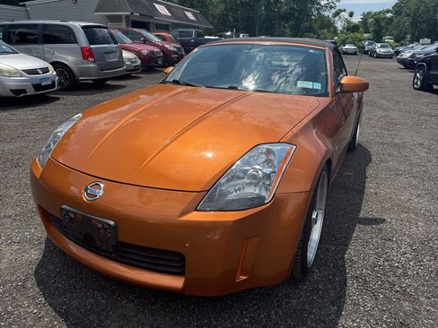 Used 2005 Nissan 350Z Touring image 2