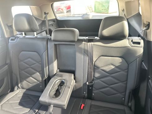 Used 2025 Volkswagen Atlas SE FWD image 42