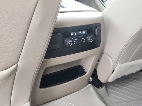 Used 2020 GMC Yukon XL SLT image 34