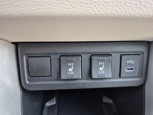 Certified 2024 Toyota Corolla Cross XLE w/ Convenience Package FWD image 31