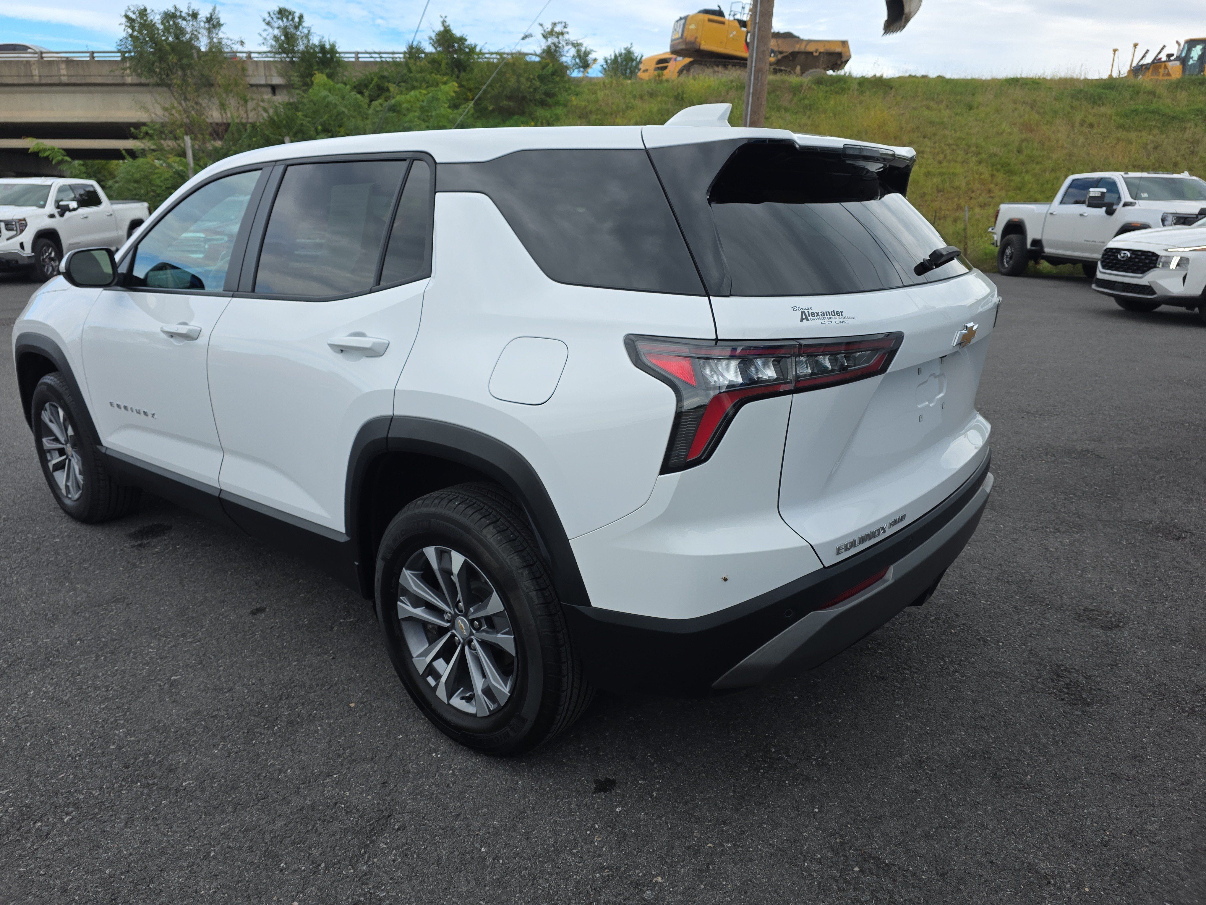 Used 2026 Chevrolet Equinox LT AWD/4WD image 6