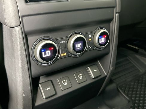 Certified 2022 Land Rover Defender 110 SE image 29