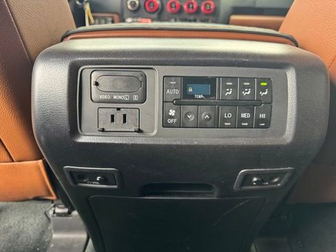 Used 2018 Toyota Sequoia Platinum image 18