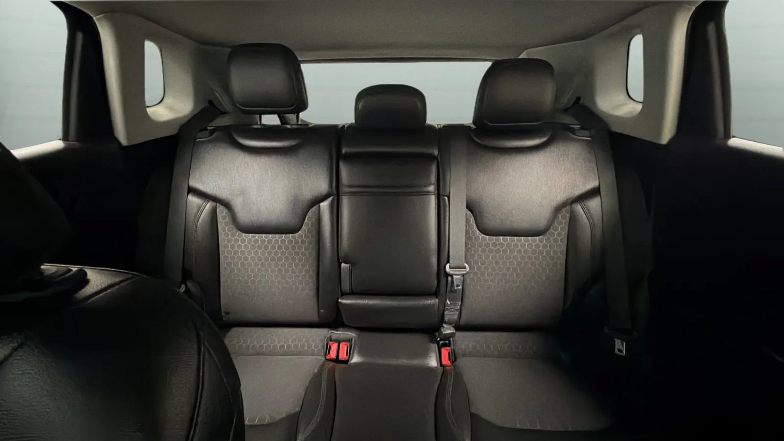 Used 2018 Jeep Compass Latitude w/ Popular Equipment Group FWD image 18