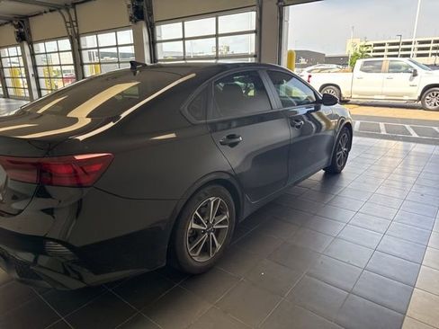 Used 2023 Kia Forte LXS w/ LXS Technology Package FWD image 3