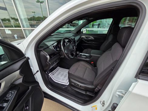 Used 2022 Chevrolet Traverse LT w/ Midnight/Sport Edition image 10