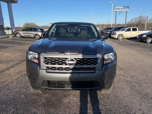 Used 2025 Nissan Frontier SV image 2