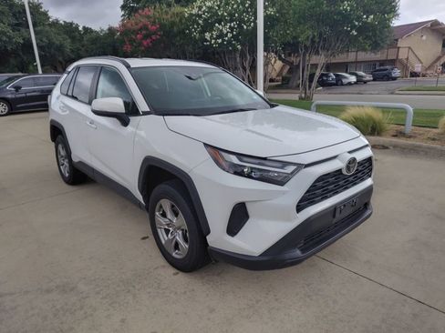 Used 2024 Toyota RAV4 XLE AWD/4WD image 14