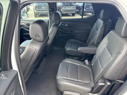 Used 2023 Chevrolet Traverse LT FWD image 24