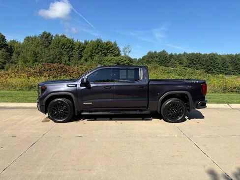Used 2022 GMC Sierra 1500 Elevation w/ LPO, Elevation Black Package AWD/4WD image 6