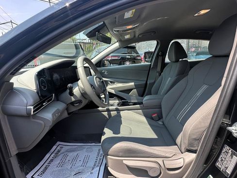 Used 2023 Hyundai Elantra SEL w/ Convenience Package FWD image 20