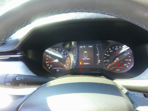 Used 2022 Jeep Compass Latitude FWD image 11