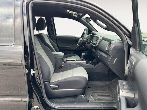 Used 2023 Toyota Tacoma TRD Off-Road AWD/4WD image 15