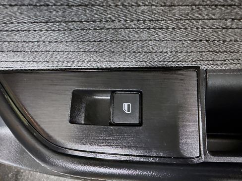 Used 2023 Nissan Rogue SV image 31