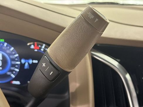 Used 2018 Cadillac Escalade Platinum RWD image 16