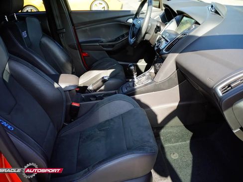 Used 2018 Ford Focus RS AWD/4WD image 31
