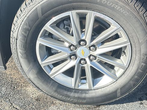 Used 2023 Chevrolet Traverse LT AWD/4WD image 10