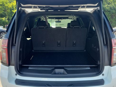 Used 2022 Chevrolet Suburban RST w/ Luxury Package AWD/4WD image 8