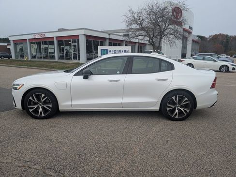 Used 2022 Volvo S60 T8 R-Design Expression w/ Protection Package Premier image 2