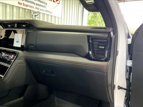 Used 2026 GMC Sierra 2500 AT4 w/ Technology Package AWD/4WD image 23