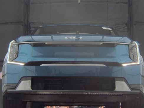 Used 2024 Kia EV9 Land image 3