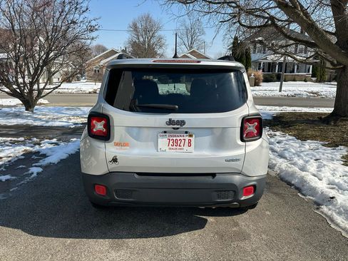 Used 2015 Jeep Renegade Latitude w/ Popular Equipment Group image 6