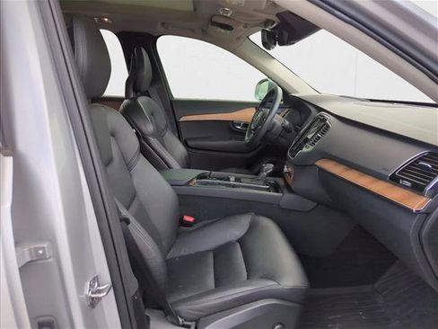 Used 2022 Volvo XC90 T6 Momentum w/ Advanced Package image 22