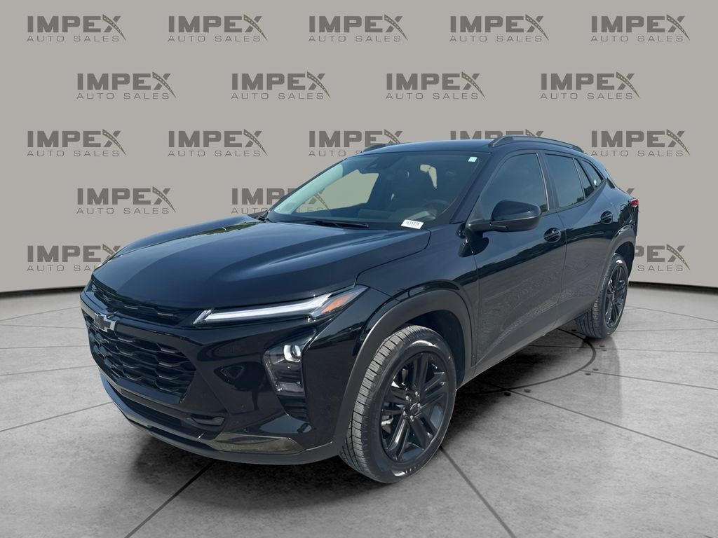 Used 2025 Chevrolet Trax ACTIV w/ Driver Confidence Package FWD image 1