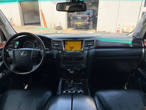Used 2011 Lexus LX 570 4WD w/ Luxury Pkg image 11