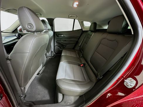 Used 2025 Chevrolet Trax LT FWD image 26