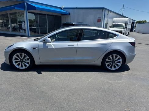 Used 2018 Tesla Model 3 Long Range RWD image 2