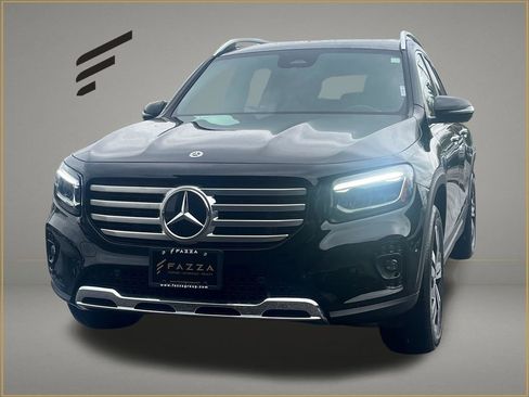 Used 2025 Mercedes-Benz GLB 250 4MATIC image 1