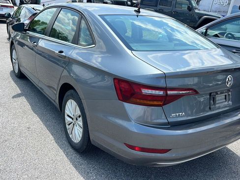 Used 2019 Volkswagen Jetta SE FWD image 4