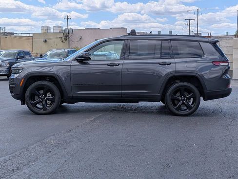 Used 2024 Jeep Grand Cherokee L Limited w/ Black Appearance Package AWD/4WD image 4