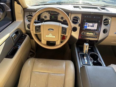 Used 2013 Ford Expedition XLT image 20