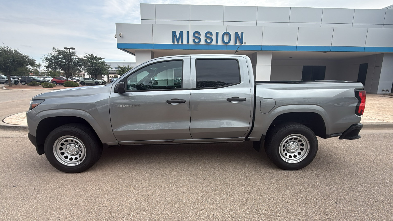 Used 2023 Chevrolet Colorado W/T RWD image 4