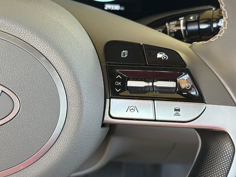 Certified 2025 Hyundai Elantra SEL FWD image 18