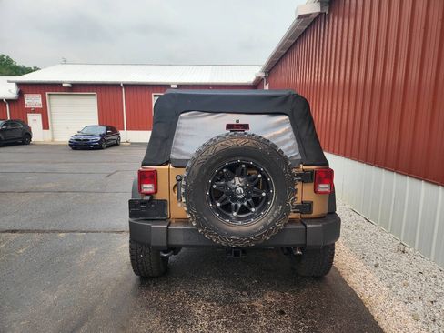 Used 2015 Jeep Wrangler Unlimited Sport w/ Quick Order Package 24S AWD/4WD image 4