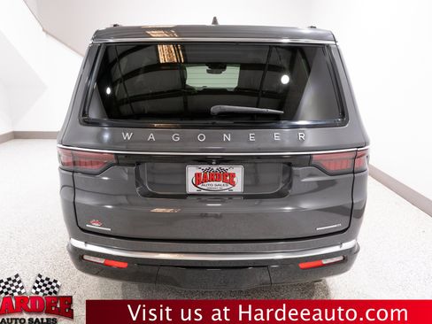Used 2022 Jeep Wagoneer Series III w/ Premium Group I AWD/4WD image 4