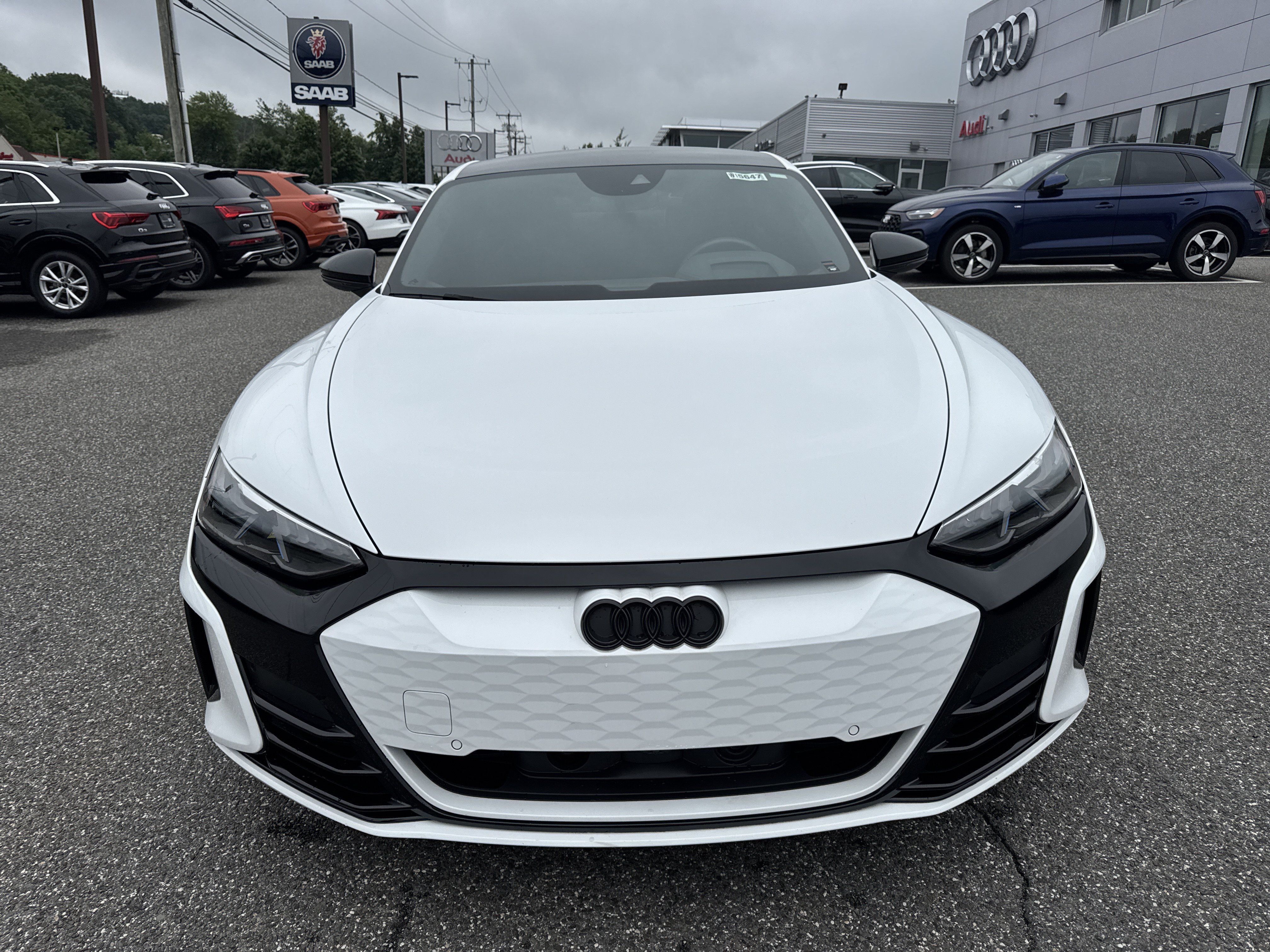 Used 2023 Audi RS e-tron GT w/ Carbon Performance Package AWD/4WD image 2
